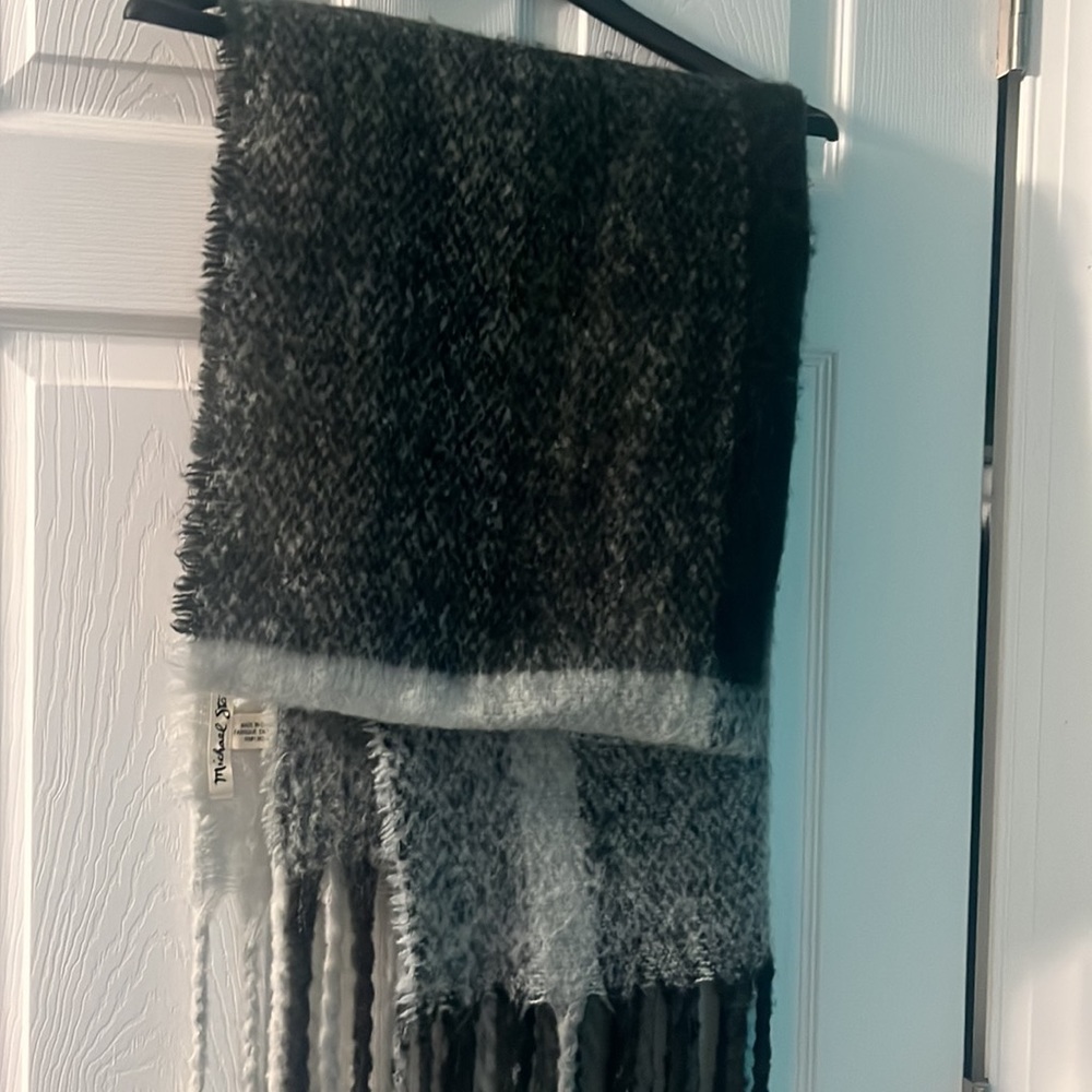 ✨MICHAEL STARS Brush Hour Oversized Scarf Black & Gray- soft, warm, cozy & cute! - Picture 7 of 7